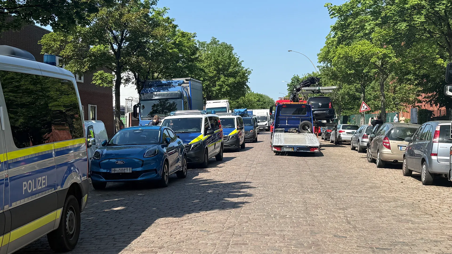 Verbundeinsatz von Polizei, Zoll und Bezirksamt Hamburg-Mitte zur Bekämpfung von „Schrottfahrzeugen“