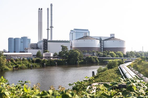 Industrieunternehmen am Tiefstackkanal