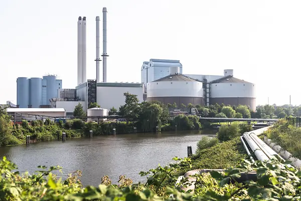 Industrieunternehmen am Tiefstackkanal