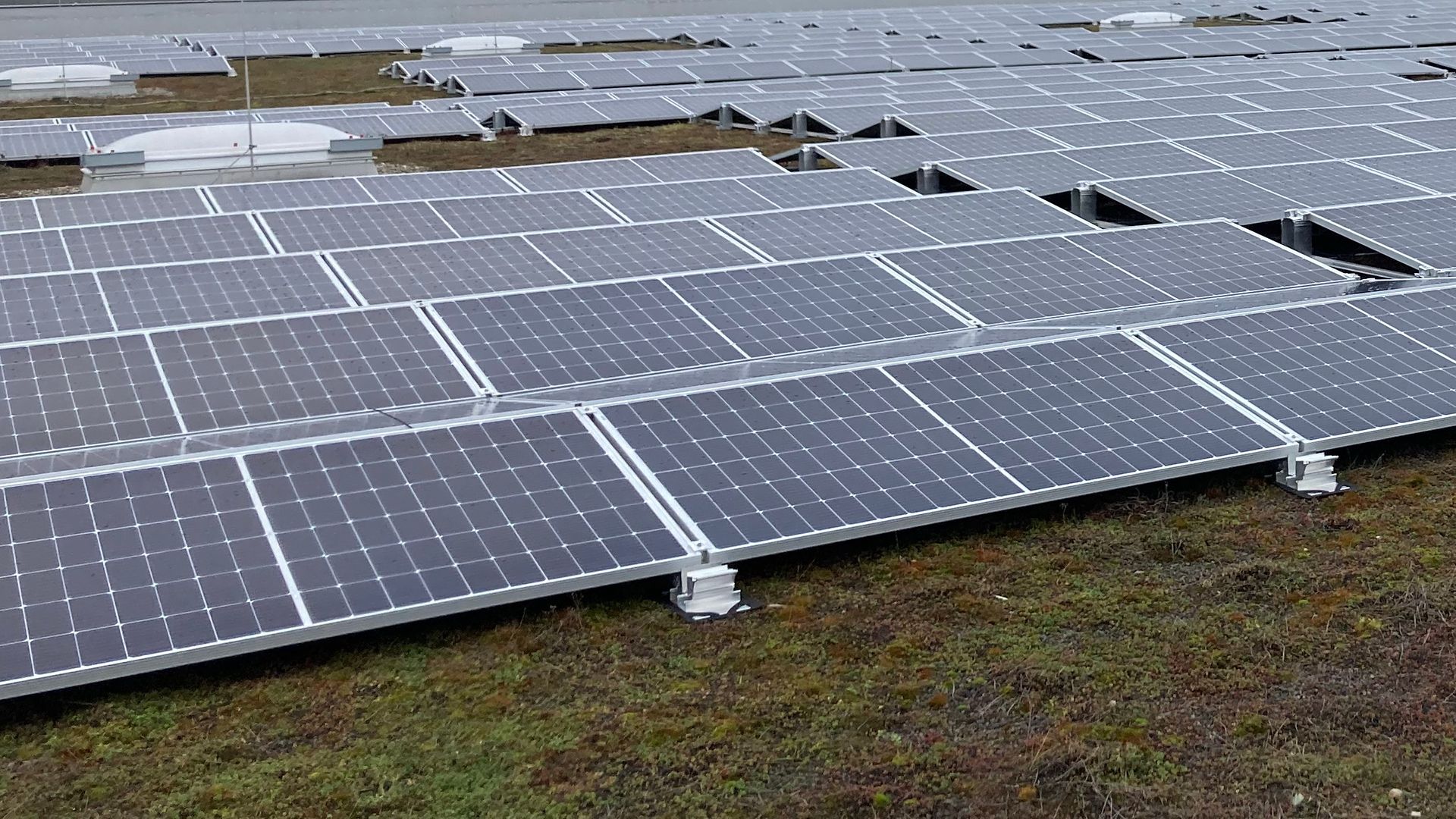 Photovoltaikanlage auf dem Dach der Marker oHG